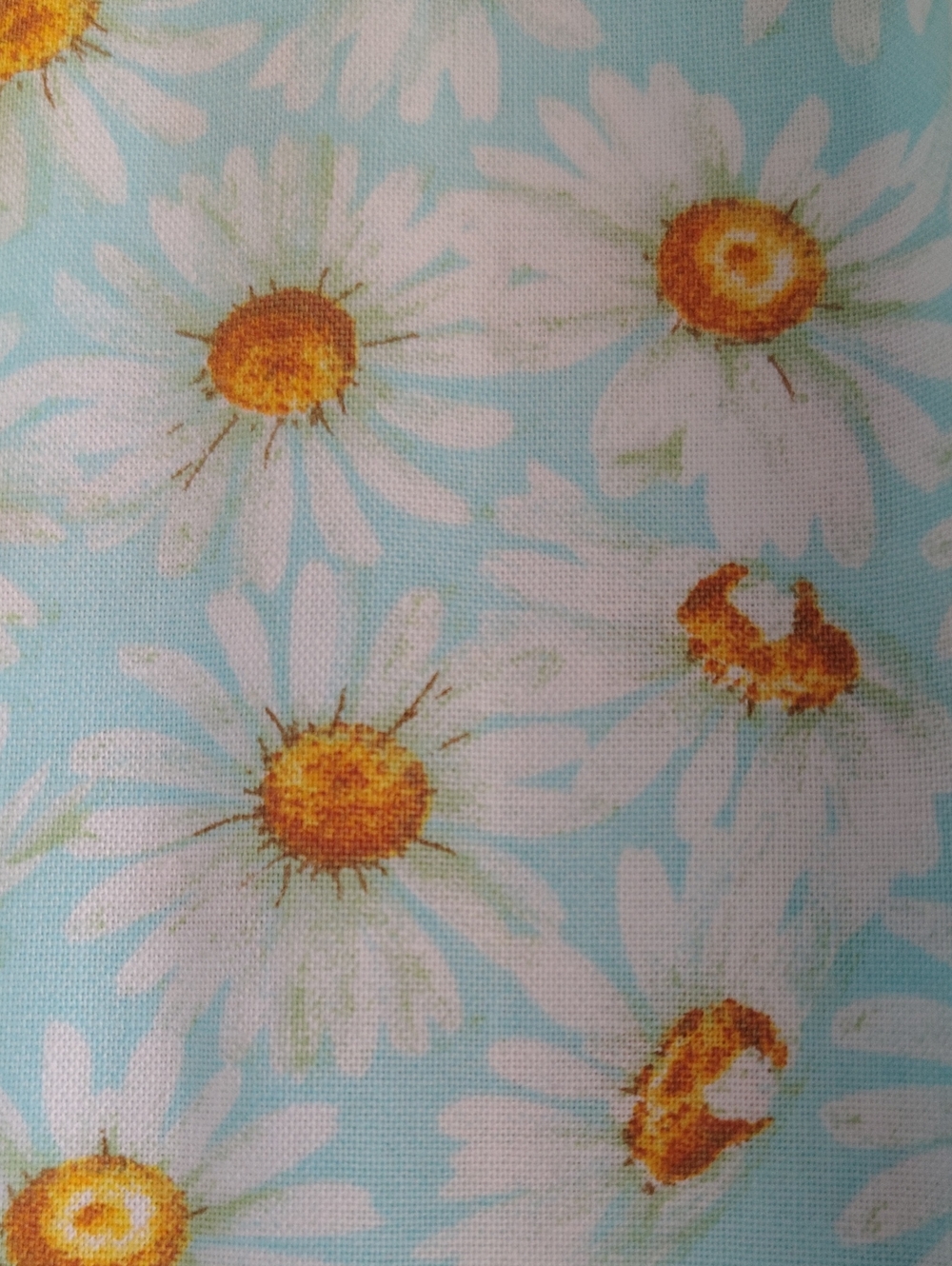 Daisy Print Blue Cotton Fabric - 5 Piece Fat Quarter Bundle